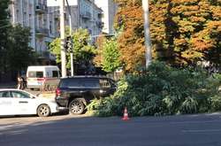 Автомобіль таксі протаранив  позашляховик 