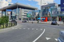 Біля залізничного вокзалу в Києві знайшли підозрілий предмет