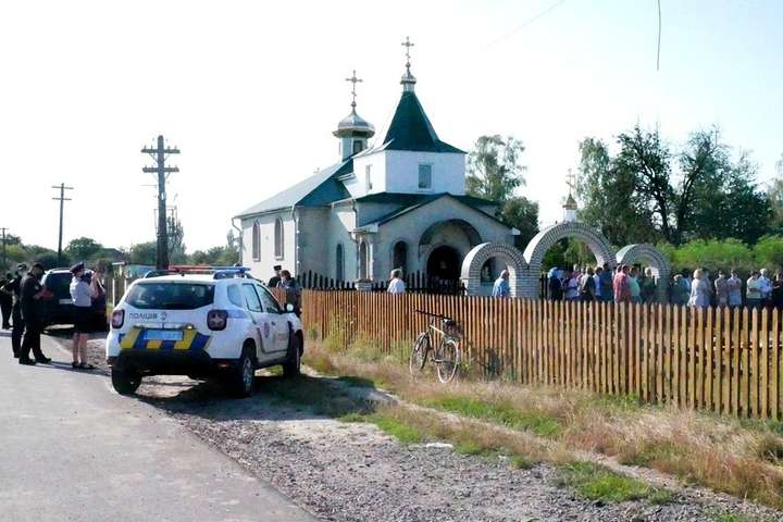 Церква, настоятель якої привітав Путіна, вийшла з Московського патріархату