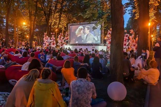 Кіно під відкритим небом у центрі Києва: що покажуть цього тижня (програма)
