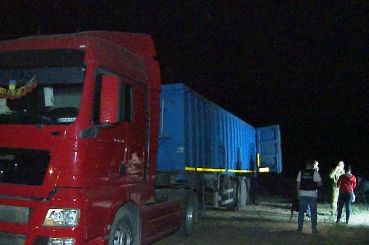 На Вінниччині затримали вантажівку з «львівським сміттям»