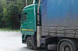 На в’їзді в Київ вантажівка наїхала на патрульного