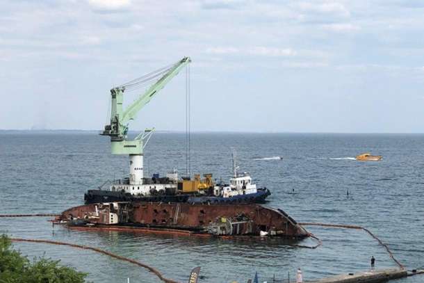 Одеса: танкер Delfi готують до чергової спроби підйому