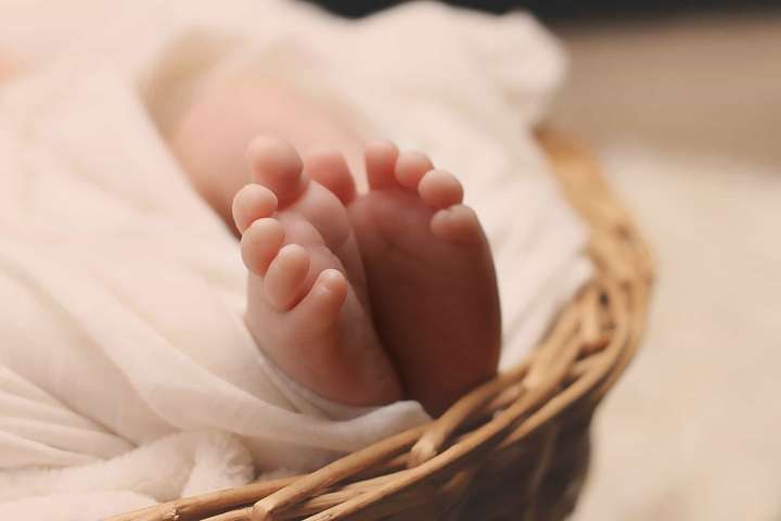 Торік в Україні батьки покинули понад 330 немовлят