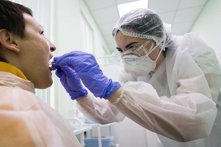 Ежедневный показатель заболеваемости коронавирусом в Украине снова поднимается