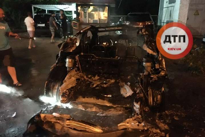 З’явилося відео моменту підпалу автівки  Богдана в Києві