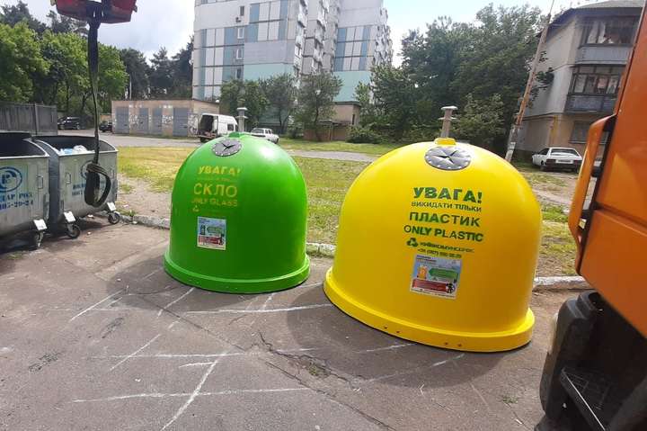 Сортування сміття: у Києві вже встановили 500 контейнерів-дзвіночків (фото)