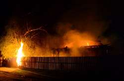 Не дождались законного наказания: двое в масках сожгли дом вольнянских живодеров под Запорожьем