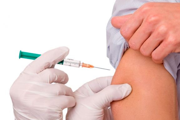 Медики радять киянам вакцинуватися від грипу через епідемію Covid-19