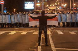 У Білорусі правоохоронець склав погони