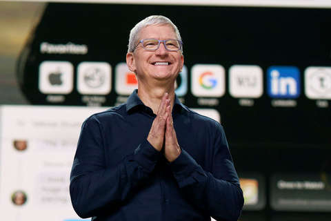 Глава Apple потрапив до клубу мільярдерів: вартість компанії наблизилася до $2 трлн