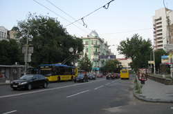 Під час ремонтних робіт рух на Львівський площі буде обмежено частково