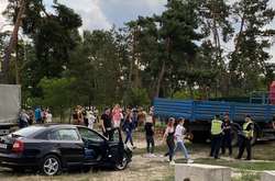 11 серпня власник землі під наглядом міських служб розпочав демонтаж паркану