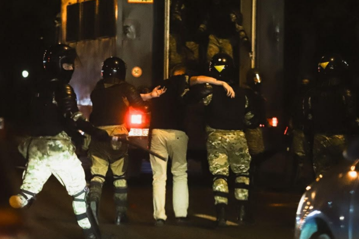 Білоруські силовики затримали «координаторів» і «спонсора» протестів – ЗМІ