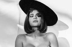 Самая сексуальная миллиардерша попозировала топлес для украинского фотографа