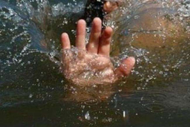 На Закарпатті потонув чотирирічний хлопчик, який допомагав мамі мити килим в озері