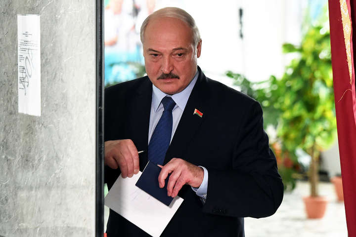 Лукашенко скликав нараду з приводу подій в Білорусі