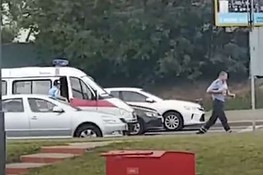 Білоруських силовиків помітили на машинах швидкої допомоги (відео)