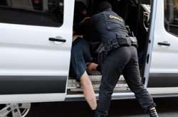 Хлопцю стало погано в розпеченому автозаку, які годинами стоять у черзі до СІЗО