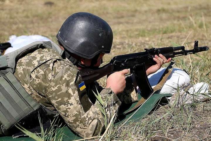 На Донбасі під час виконання бойового завдання загинув військовий