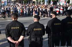 Білоруські силовики продовжують переходити на бік народу