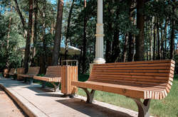 На вулицях Києва з’являться 120 лав із рекламою