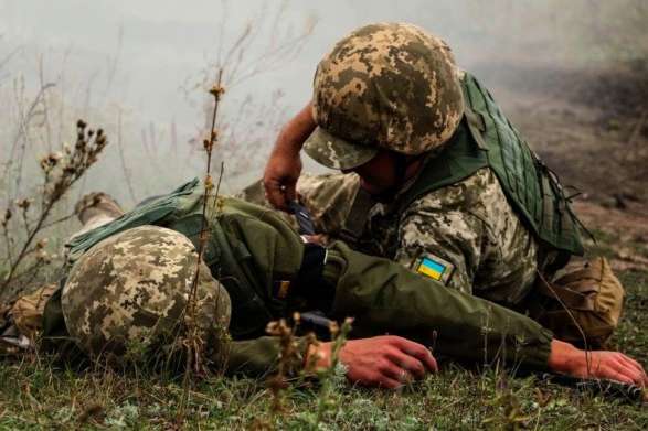 На Донбасі підірвались двоє військових, один загинув