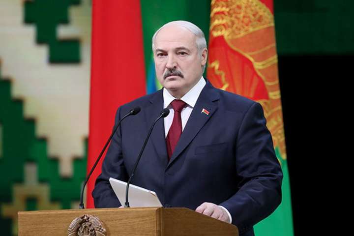 Лукашенка хочуть позбавити звання почесного доктора наук Університету Шевченка