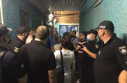 Поліцейські провели санкціонований обшук на території підприємства