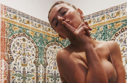  Певица Анна Седокова продолжает отдыхать с женихом в Майами 
  