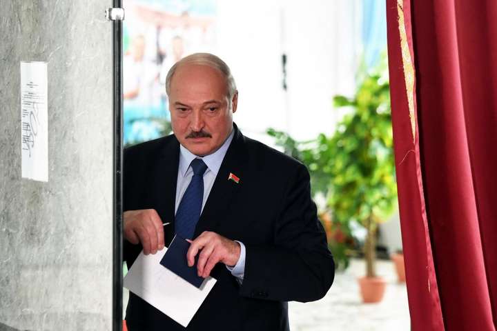 Вибори в Білорусі: конкуренти Лукашенка не визнають його перемогу