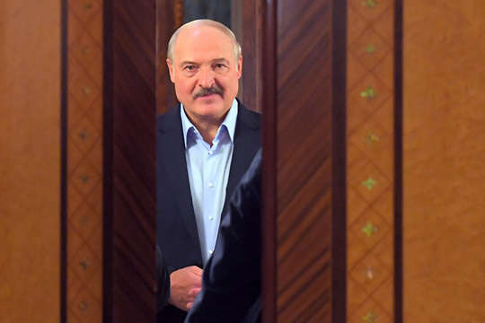 Лукашенко звернувся до білорусів: «Не висувайтеся на вулиці!»