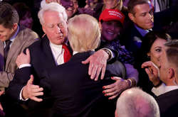 У США госпіталізовано брата Трампа