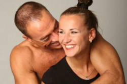 Красотка-украинка и номер за 15 тыс. грн. Как Жан-Клод Ван Дамм проводит время в Киеве