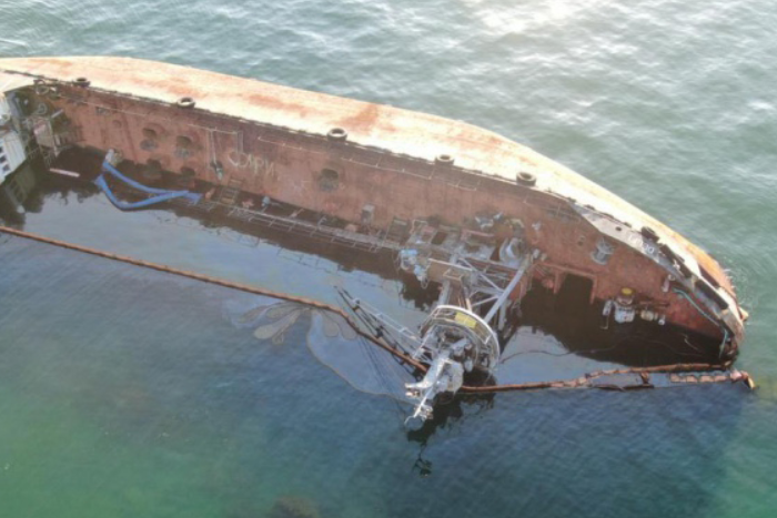 Власник танкера Delfi хотів заборонити його евакуацію з пляжу в Одесі – Криклій