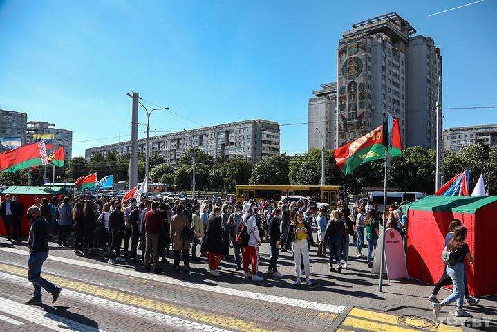 Лукашенко збирає антимайдан? У Мінську на провладний мітинг зганяють бюджетників 