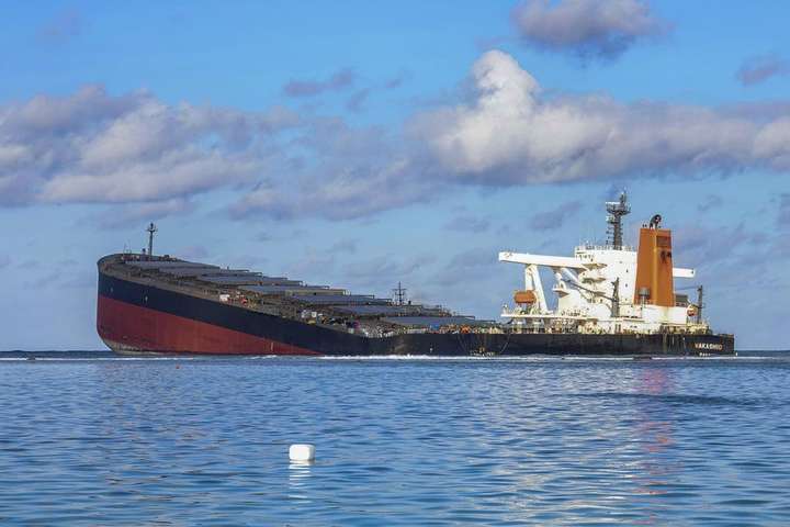 В Індійському океані розколовся японський танкер, що перевозив нафту