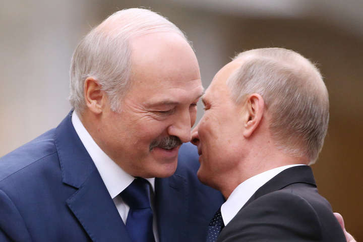 Лукашенко вдруге за вихідні поговорив із Путіним. Росія обіцяє допомогу
