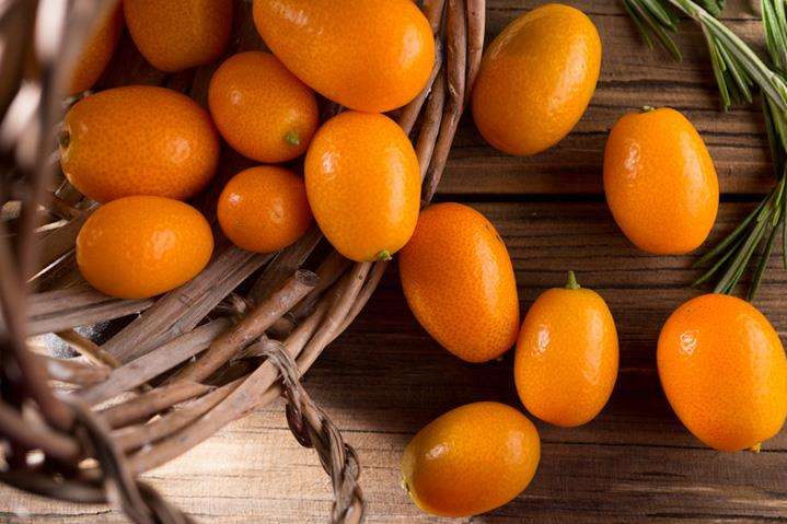 Вчені назвали фрукт, що допомагає зупинити рак