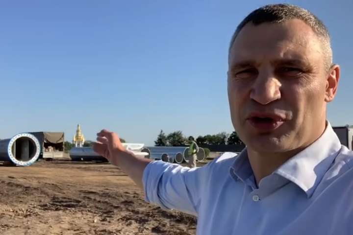 Кличко показав, як у Києві встановлюють найбільший прапор України (відео)