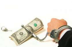 Любовь на сто тысяч: мужчина моложе своей возлюбленной на 20 лет оформил на нее кредиты