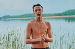 Певец Тима Белорусских со слезами на глазах поддержал протесты в Беларуси