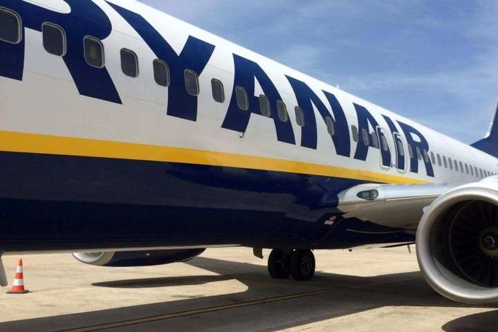 Ryanair вирішив зменшити кількість рейсів на 20% через слабкий попит