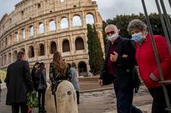 Міністр охорони здоров'я Італії підписав розпорядження, яке зобов’язує носити маски у проміжку між 18:00 та 6:00 в громадських місцях