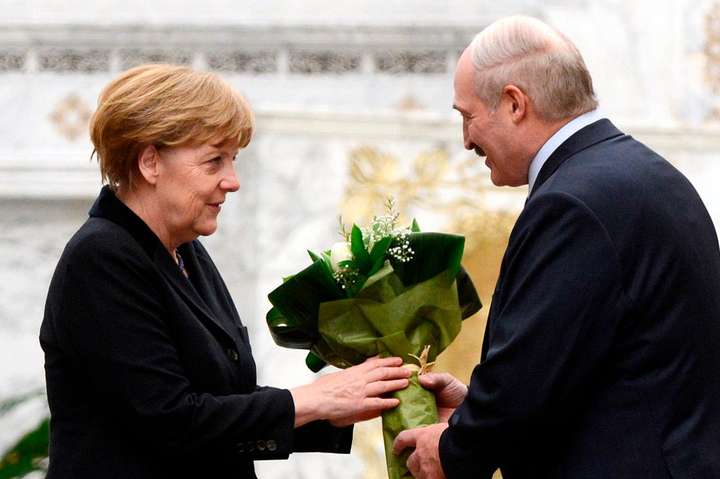 «Не треба мене нахиляти»: Лукашенко розповів про розмову з Меркель