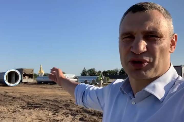 Кличко показал, как в Киеве устанавливают самый большой флаг Украины (видео)
