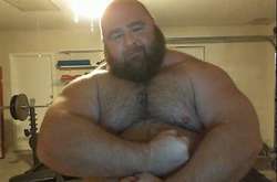 Мужчина растолстел до 226 килограммов, чтобы удовлетворить своих фанатов (фото)