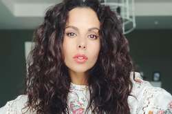 Обнаженная Каменских засветила свою выдающуюся «как у Ким» в поле (фото)