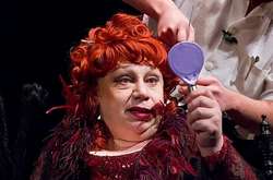 Тамара Яценко з 1979 року грає у Київському академічному Молодому театрі