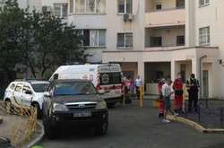 Трагедія на Оболоні: з багатоповерхівки випав чоловік (фото)